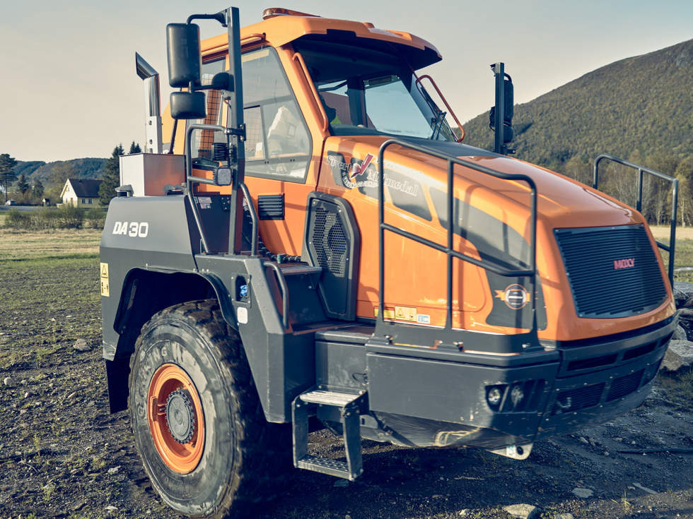 Sivert Malmedals solide Moxy DA30-dumper fra Doosan, parkert i terrenget